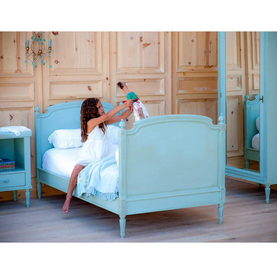 Lovely Louis Vintage Style Twin Bed