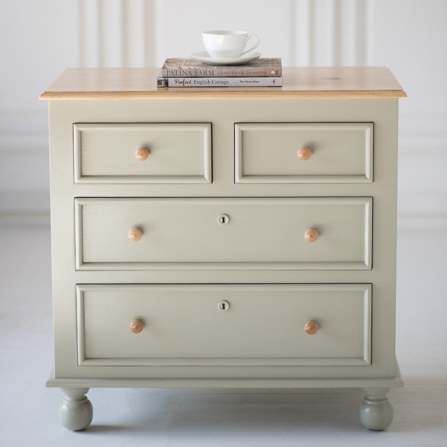 Ivy Cottage Dresser Vintage Honey Stain / Wood Knobs