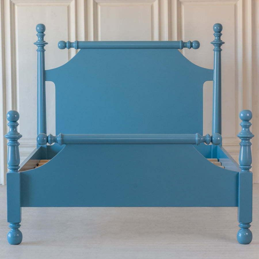 Classic Cannonball Bed with Footboard 